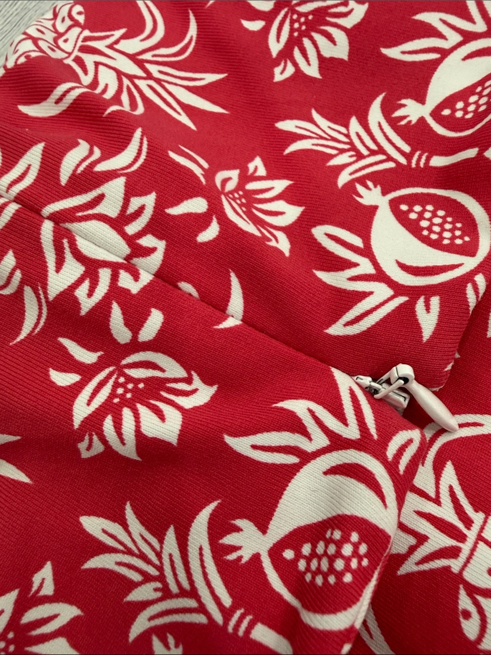 J. McLaughlin Red White Pineapple Print Sheath Dress Sleeveless Size S - Picture 4 of 6